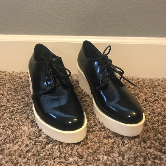 Lace up platform shoe - Picture 3 of 3